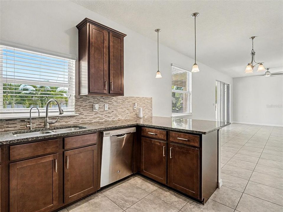 На продажу: $550,000 (4 спален, 2 ванн, 2725 Квадратных фут)