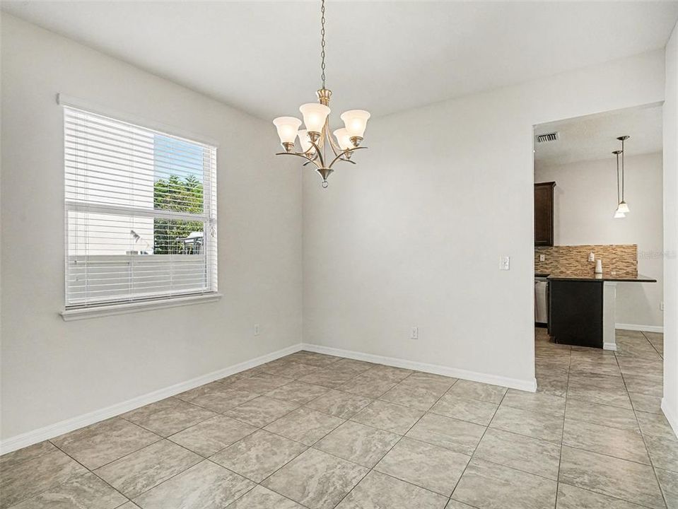 На продажу: $550,000 (4 спален, 2 ванн, 2725 Квадратных фут)