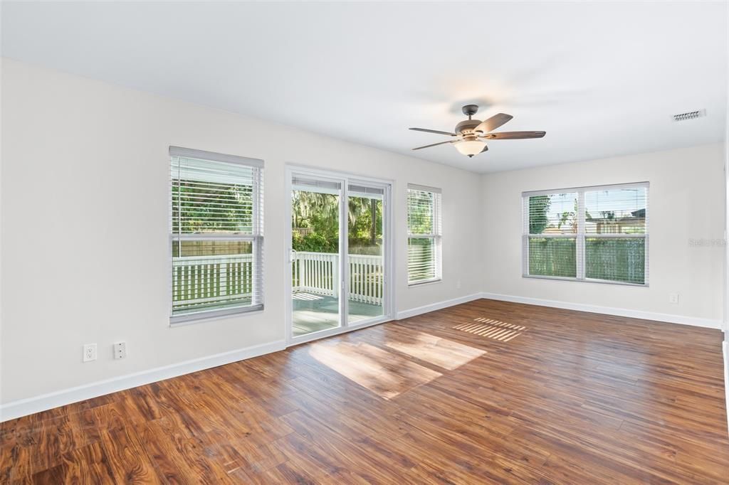 For Rent: $2,500 (3 beds, 2 baths, 1364 Square Feet)