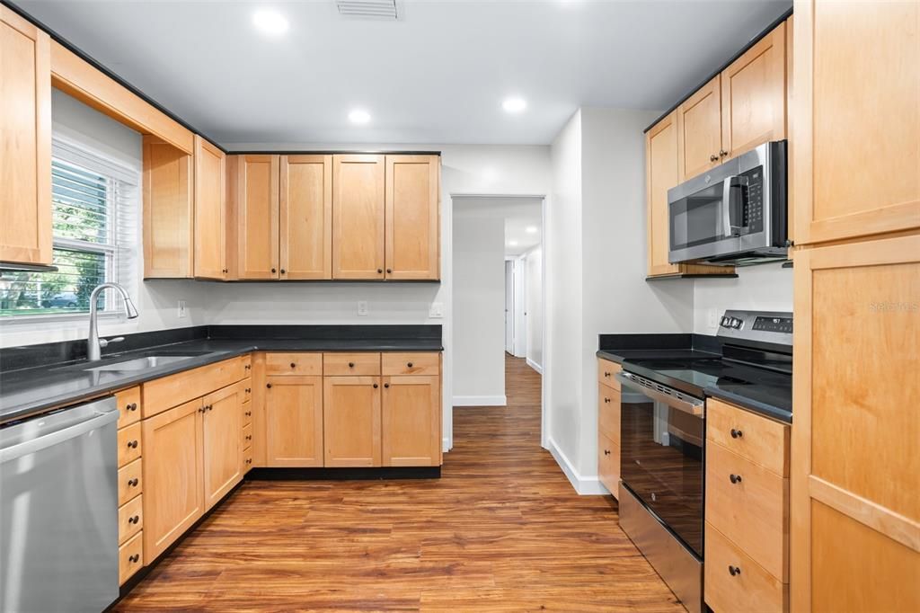 For Rent: $2,500 (3 beds, 2 baths, 1364 Square Feet)