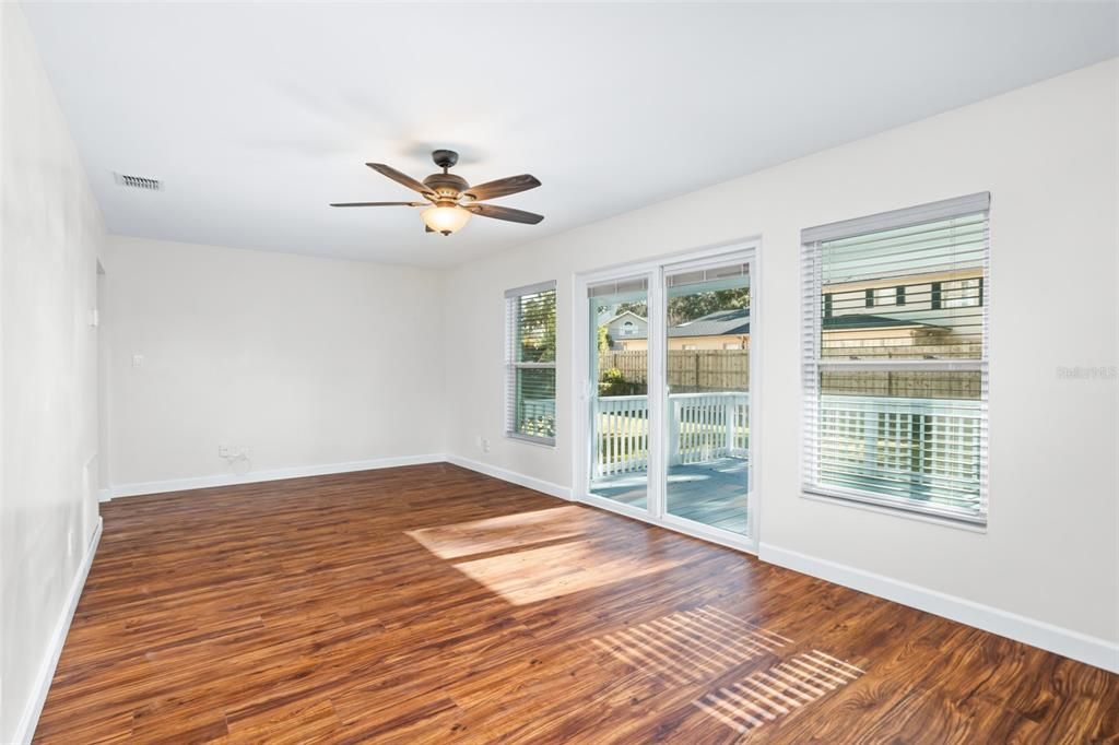 For Rent: $2,500 (3 beds, 2 baths, 1364 Square Feet)