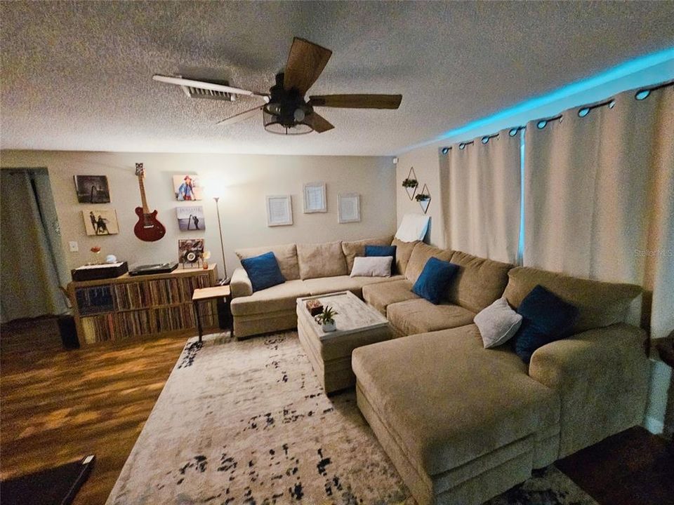 For Sale: $429,000 (3 beds, 2 baths, 1220 Square Feet)