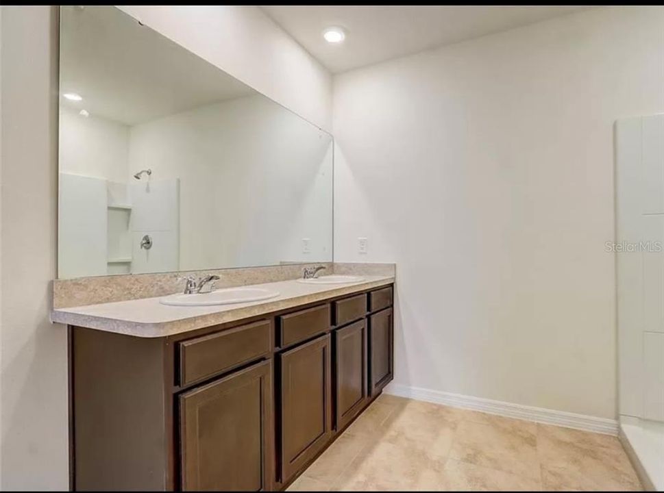 For Rent: $2,100 (3 beds, 2 baths, 1690 Square Feet)