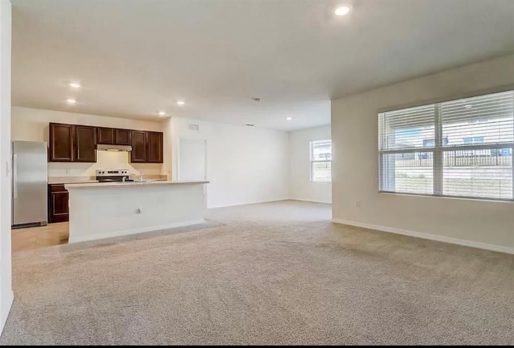 For Rent: $2,100 (3 beds, 2 baths, 1690 Square Feet)