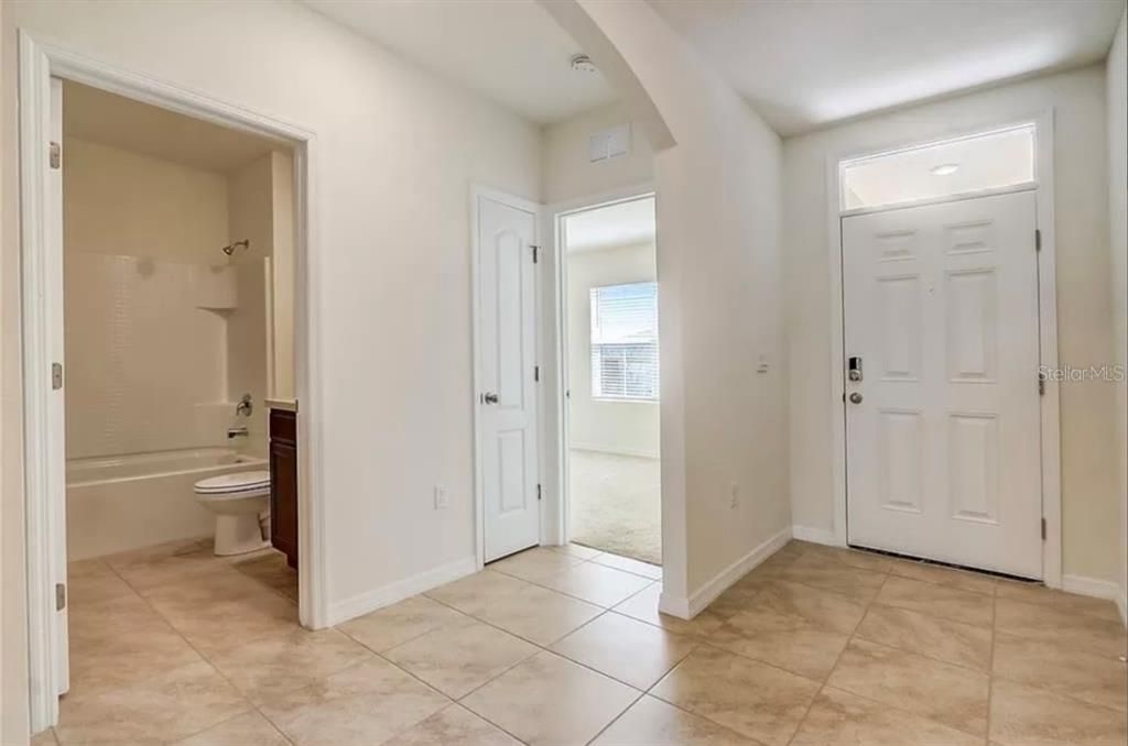 For Rent: $2,100 (3 beds, 2 baths, 1690 Square Feet)