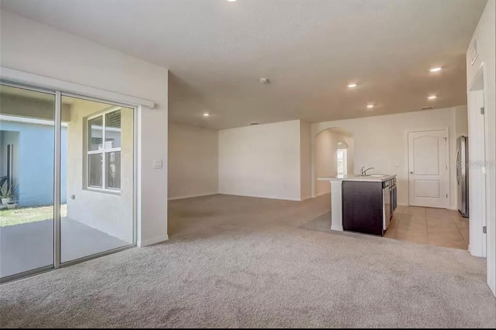 For Rent: $2,100 (3 beds, 2 baths, 1690 Square Feet)