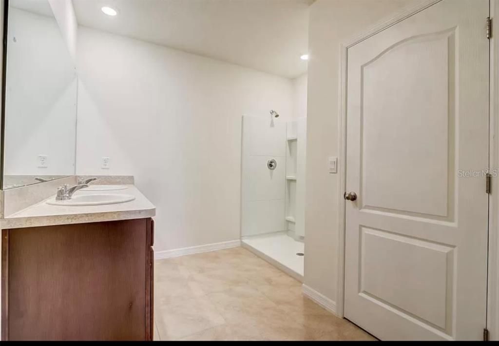 For Rent: $2,100 (3 beds, 2 baths, 1690 Square Feet)