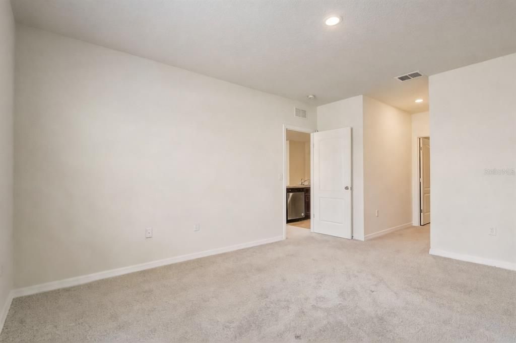 For Rent: $2,100 (3 beds, 2 baths, 1690 Square Feet)