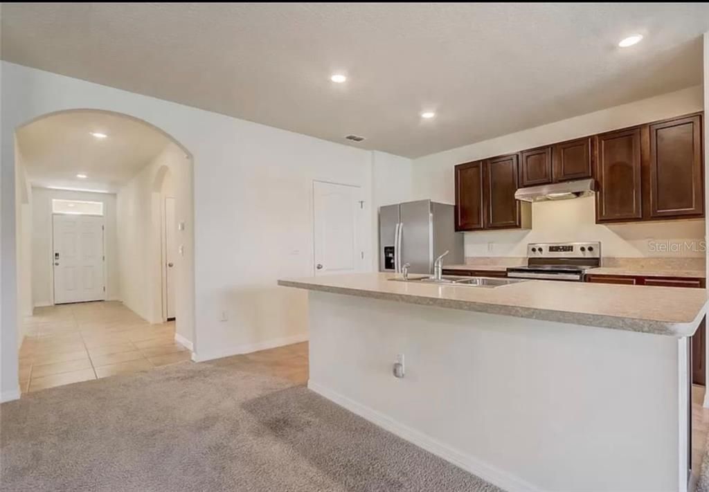 For Rent: $2,100 (3 beds, 2 baths, 1690 Square Feet)