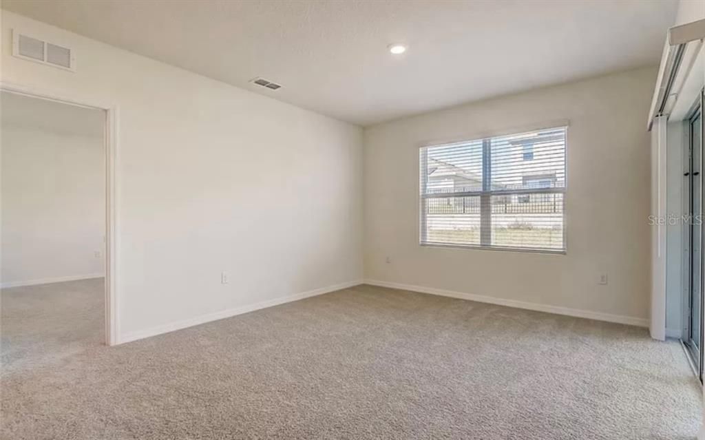 For Rent: $2,100 (3 beds, 2 baths, 1690 Square Feet)