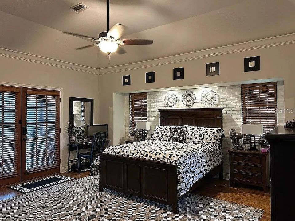 For Sale: $599,000 (3 beds, 2 baths, 2611 Square Feet)