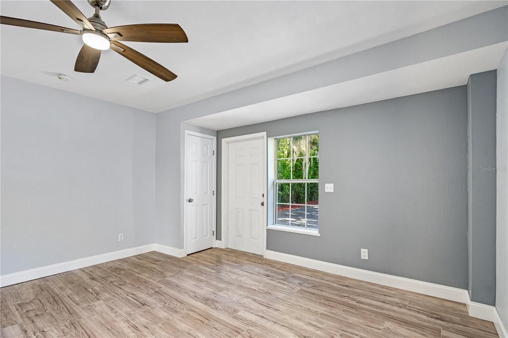 待售: $274,900 (4 贝兹, 2 浴室, 1402 平方英尺)