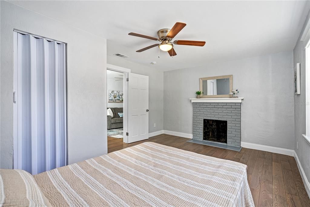 待售: $274,900 (4 贝兹, 2 浴室, 1402 平方英尺)