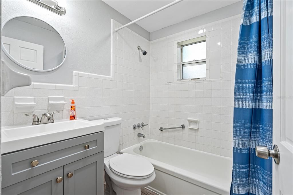 待售: $274,900 (4 贝兹, 2 浴室, 1402 平方英尺)