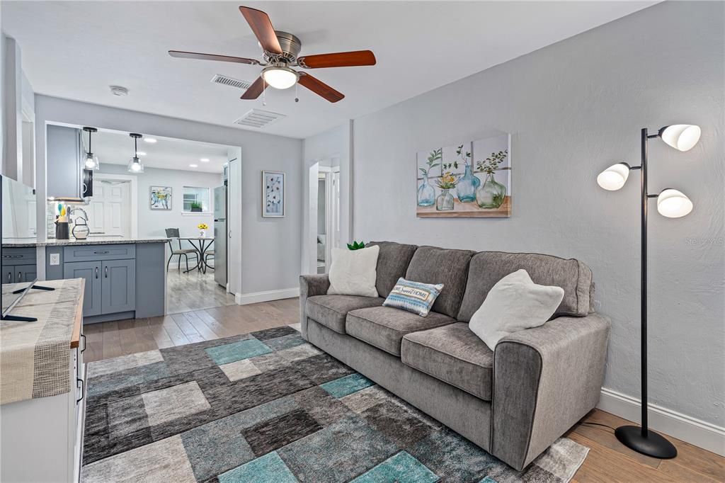 待售: $274,900 (4 贝兹, 2 浴室, 1402 平方英尺)