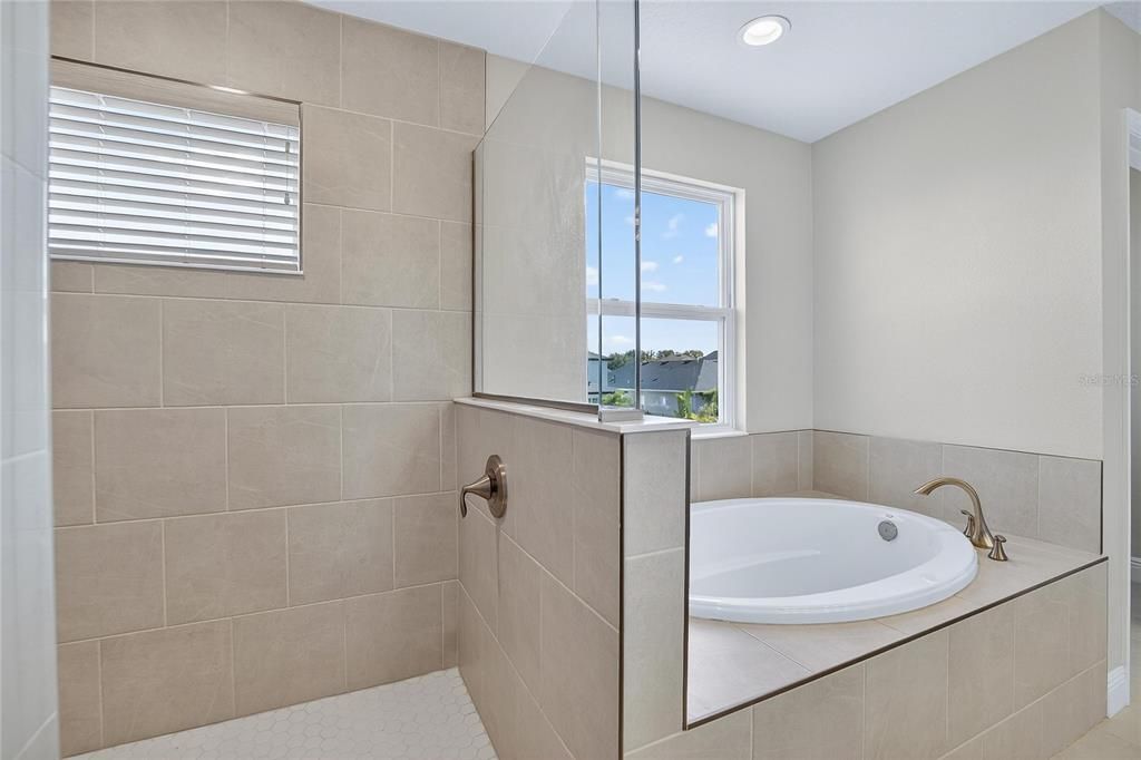 待售: $499,000 (4 贝兹, 2 浴室, 2810 平方英尺)