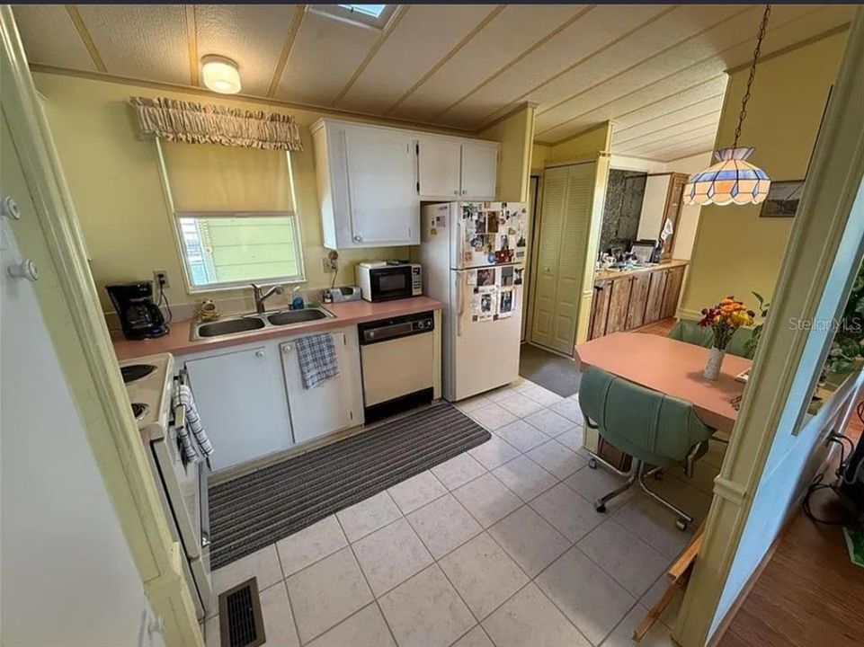 For Rent: $2,950 (2 beds, 2 baths, 1092 Square Feet)