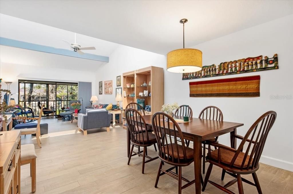 En Venta: $465,000 (2 camas, 2 baños, 1368 Pies cuadrados)