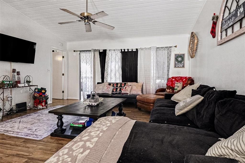 For Sale: $140,000 (2 beds, 2 baths, 1088 Square Feet)