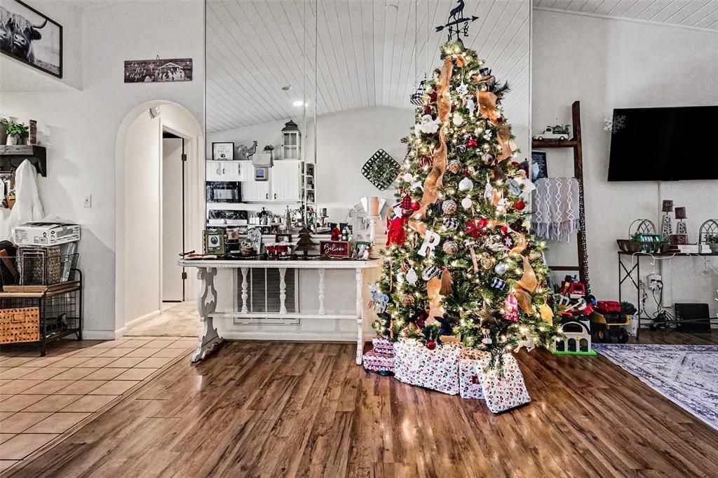 For Sale: $140,000 (2 beds, 2 baths, 1088 Square Feet)