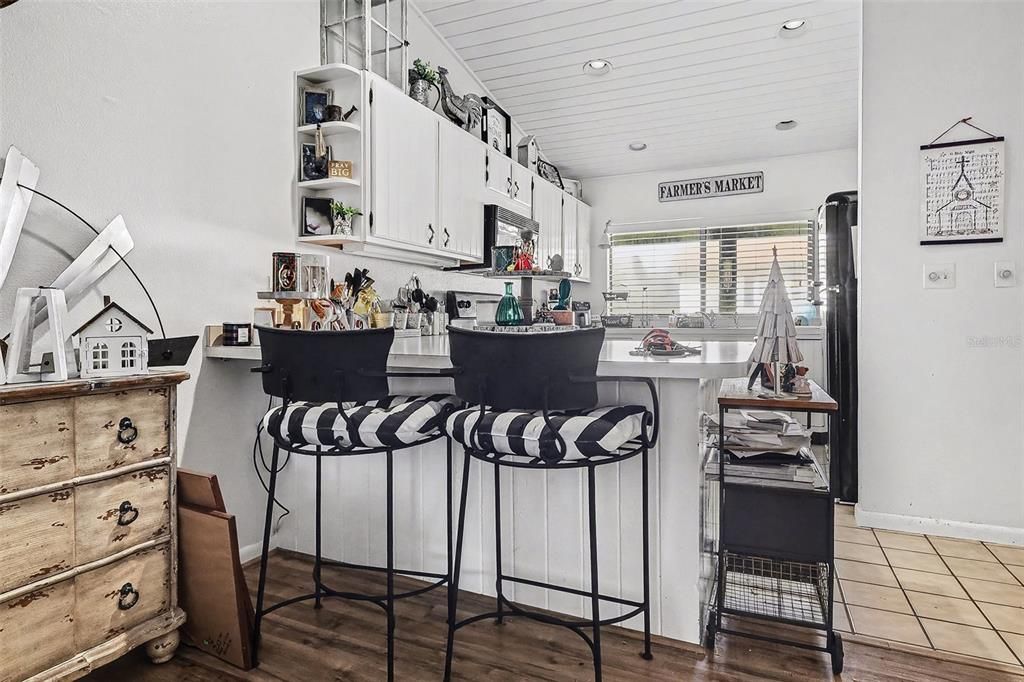 For Sale: $140,000 (2 beds, 2 baths, 1088 Square Feet)