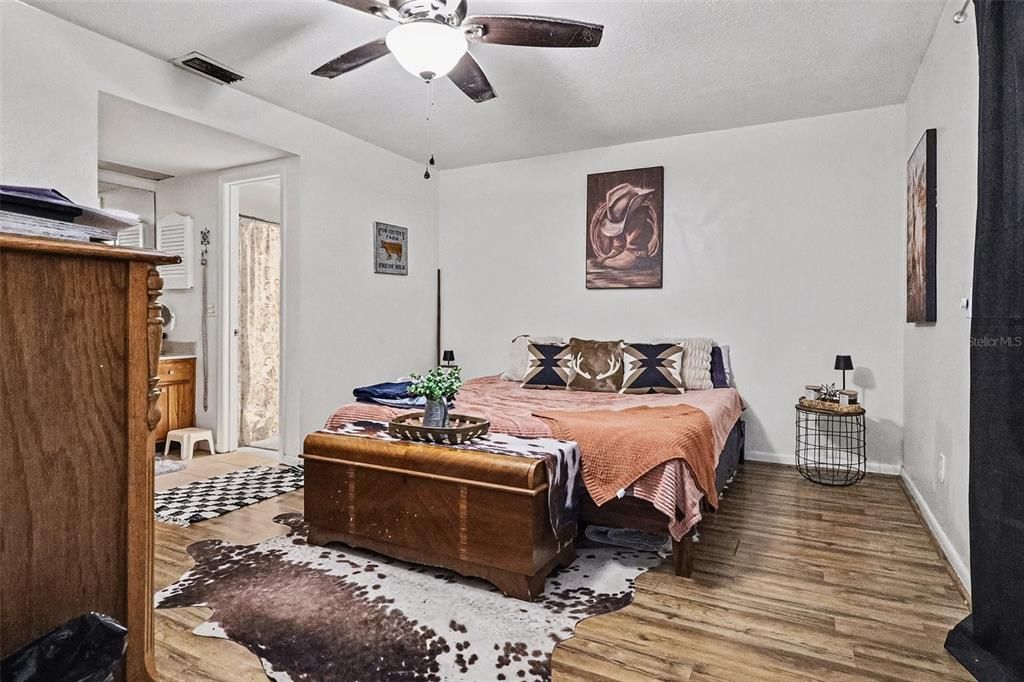 For Sale: $140,000 (2 beds, 2 baths, 1088 Square Feet)