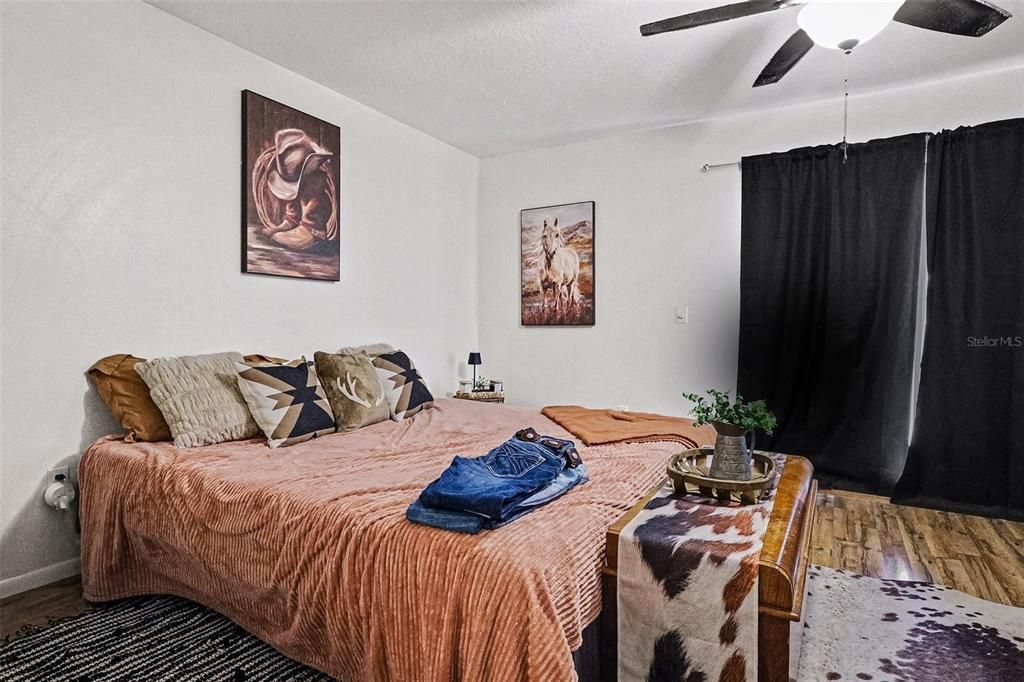 For Sale: $140,000 (2 beds, 2 baths, 1088 Square Feet)