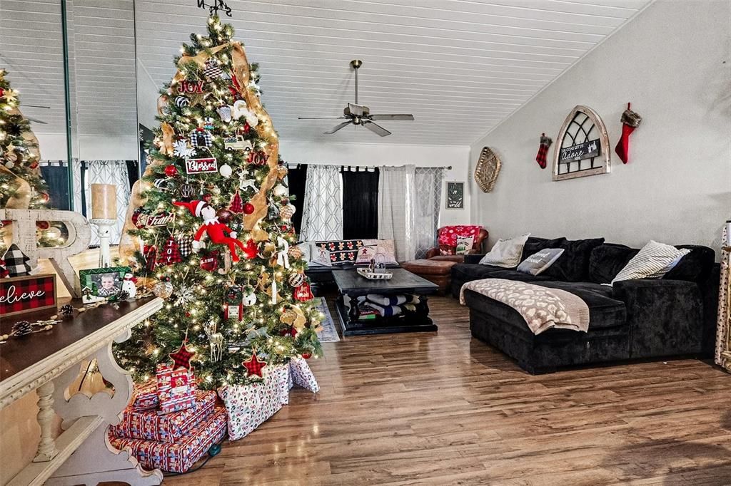 For Sale: $140,000 (2 beds, 2 baths, 1088 Square Feet)