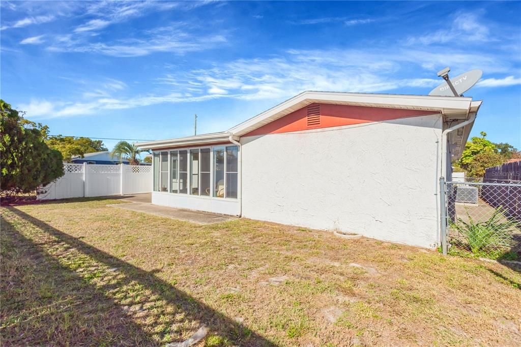 待售: $220,000 (2 贝兹, 2 浴室, 1442 平方英尺)