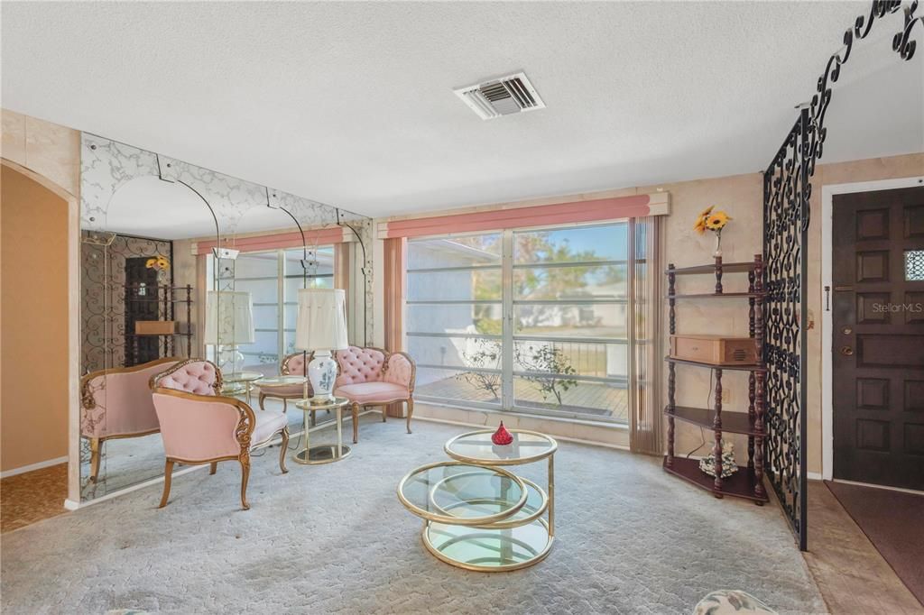 待售: $220,000 (2 贝兹, 2 浴室, 1442 平方英尺)