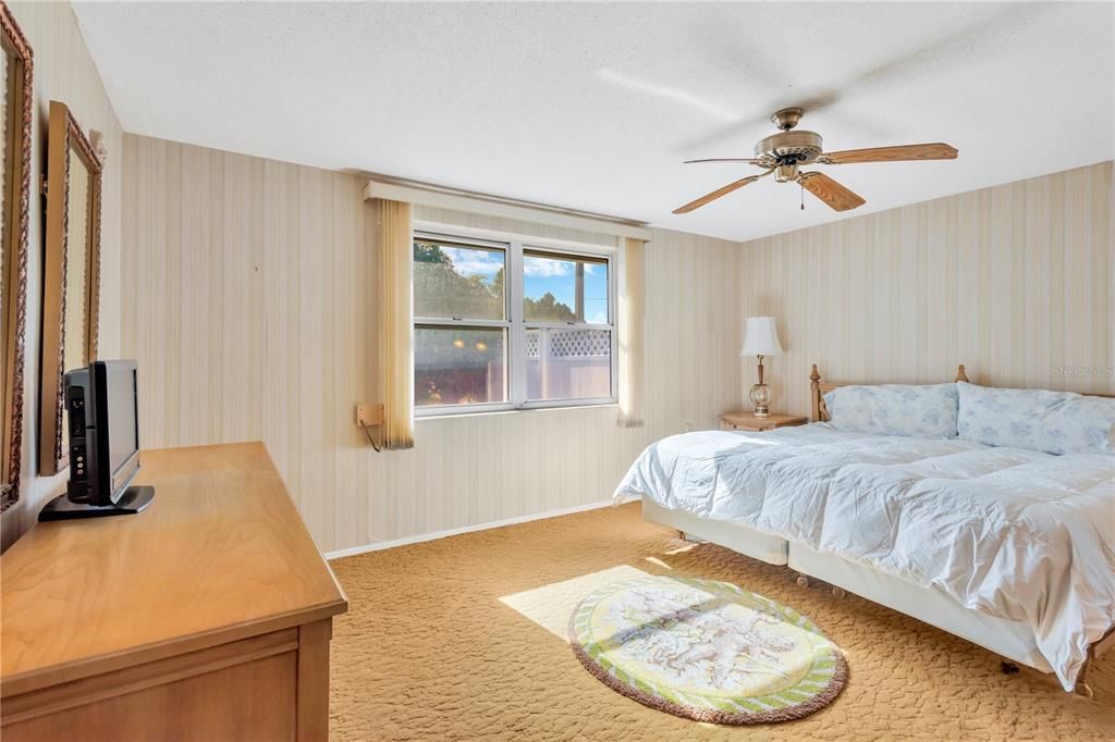 待售: $220,000 (2 贝兹, 2 浴室, 1442 平方英尺)