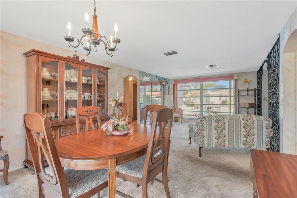 待售: $220,000 (2 贝兹, 2 浴室, 1442 平方英尺)