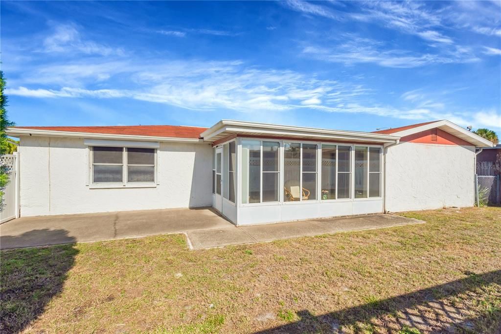 待售: $220,000 (2 贝兹, 2 浴室, 1442 平方英尺)