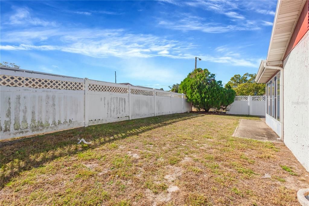 待售: $220,000 (2 贝兹, 2 浴室, 1442 平方英尺)