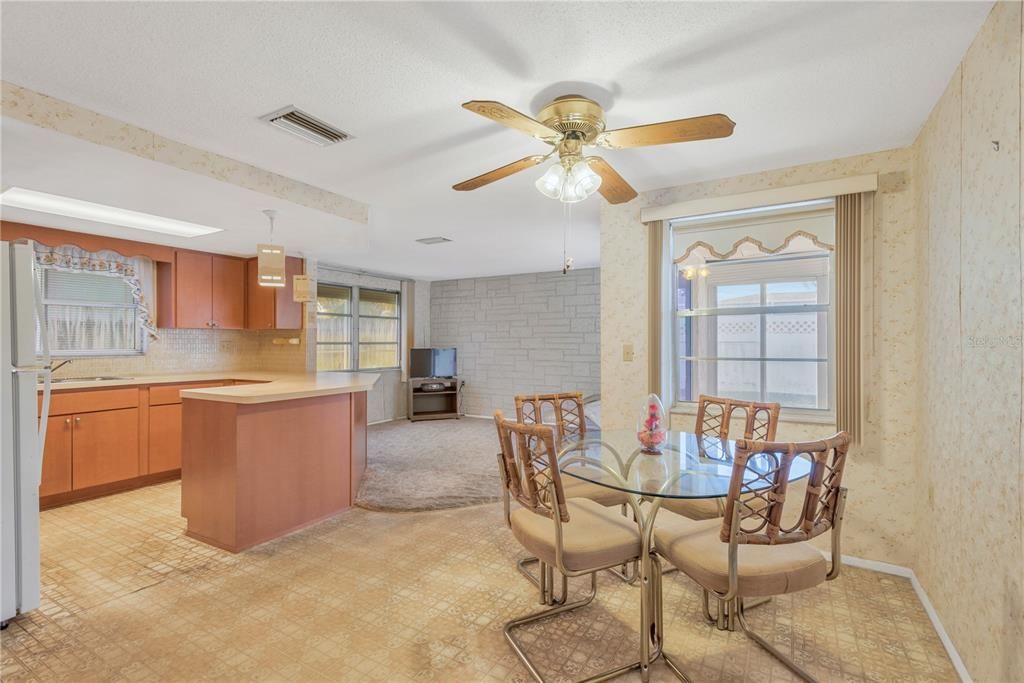 待售: $220,000 (2 贝兹, 2 浴室, 1442 平方英尺)