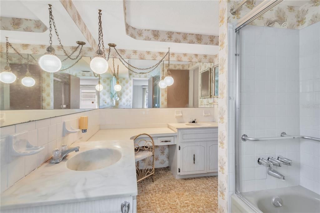 待售: $220,000 (2 贝兹, 2 浴室, 1442 平方英尺)