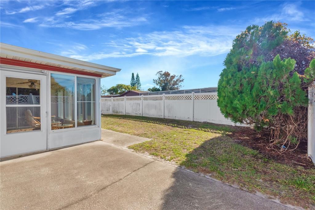 待售: $220,000 (2 贝兹, 2 浴室, 1442 平方英尺)