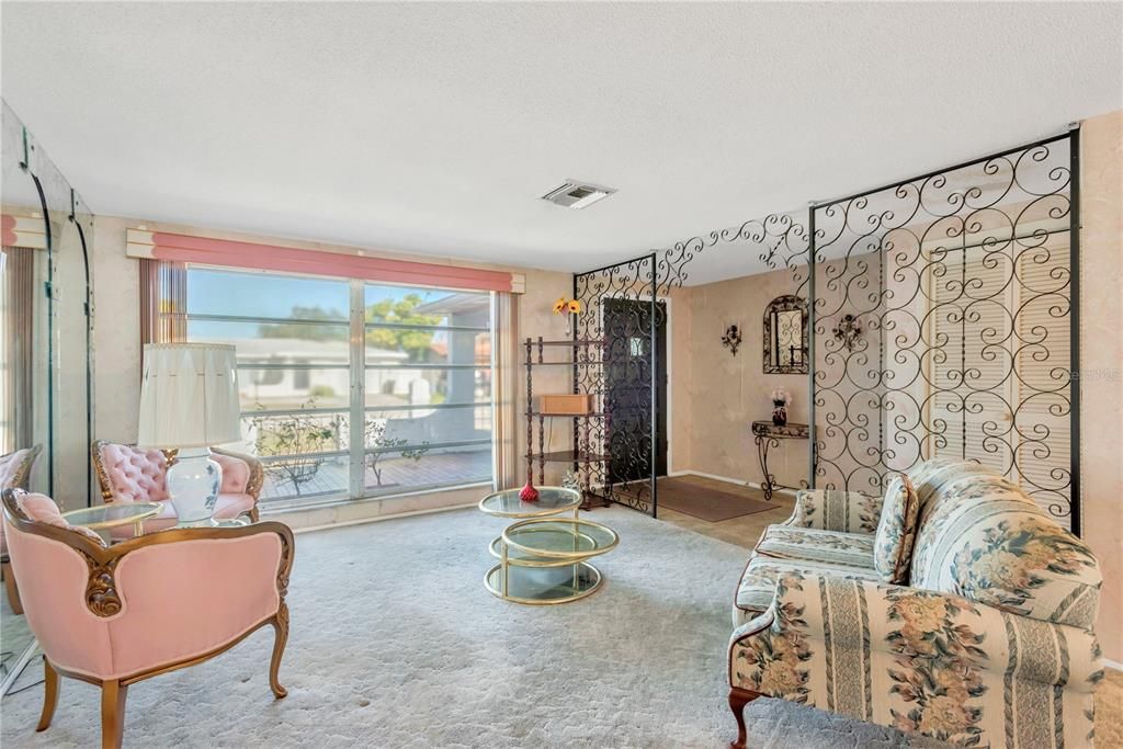 待售: $220,000 (2 贝兹, 2 浴室, 1442 平方英尺)