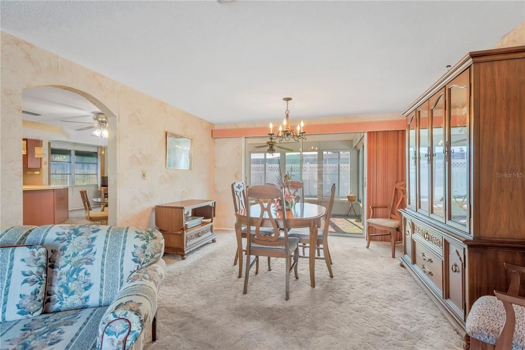 待售: $220,000 (2 贝兹, 2 浴室, 1442 平方英尺)