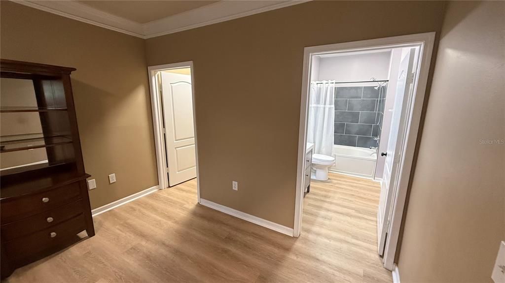 Active With Contract: $139,000 (2 beds, 2 baths, 1175 Square Feet)