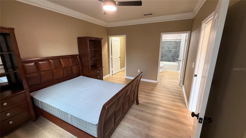 Active With Contract: $139,000 (2 beds, 2 baths, 1175 Square Feet)