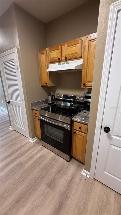 Active With Contract: $139,000 (2 beds, 2 baths, 1175 Square Feet)