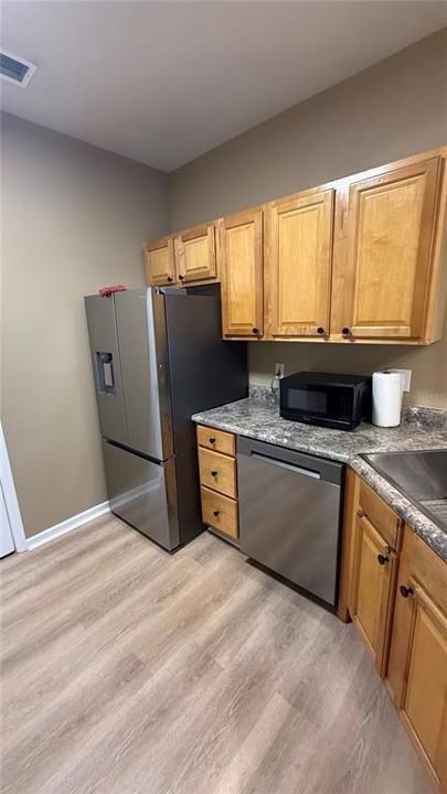 Active With Contract: $139,000 (2 beds, 2 baths, 1175 Square Feet)