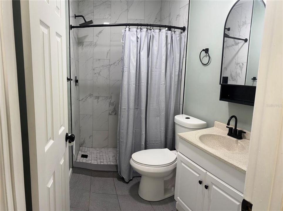 出租: $2,600 (3 贝兹, 1 浴室, 840 平方英尺)