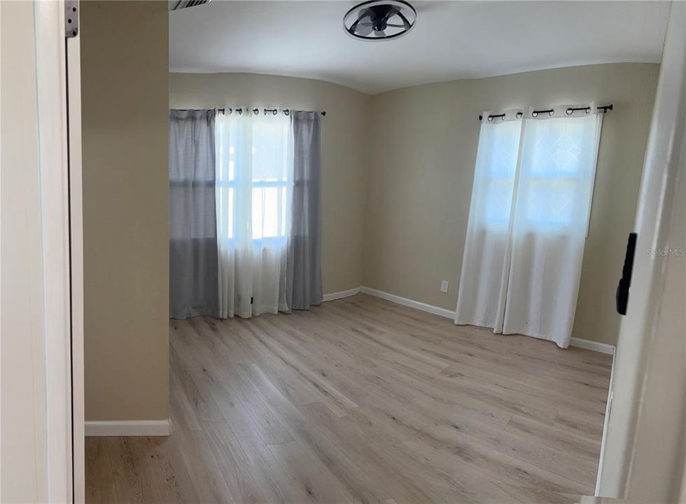 出租: $2,600 (3 贝兹, 1 浴室, 840 平方英尺)