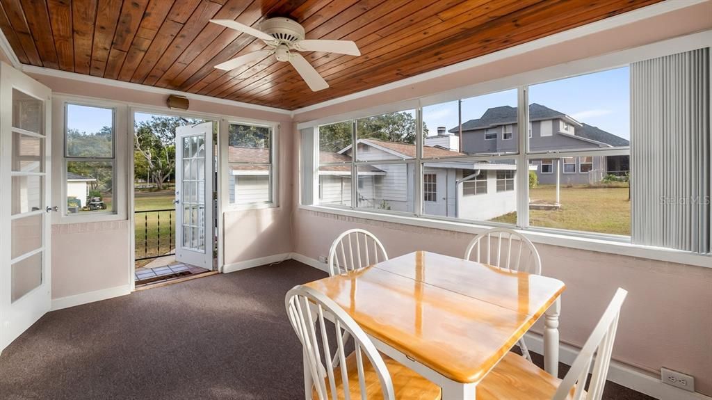 En Venta: $245,000 (3 camas, 2 baños, 1048 Pies cuadrados)