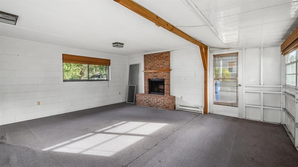 En Venta: $245,000 (3 camas, 2 baños, 1048 Pies cuadrados)