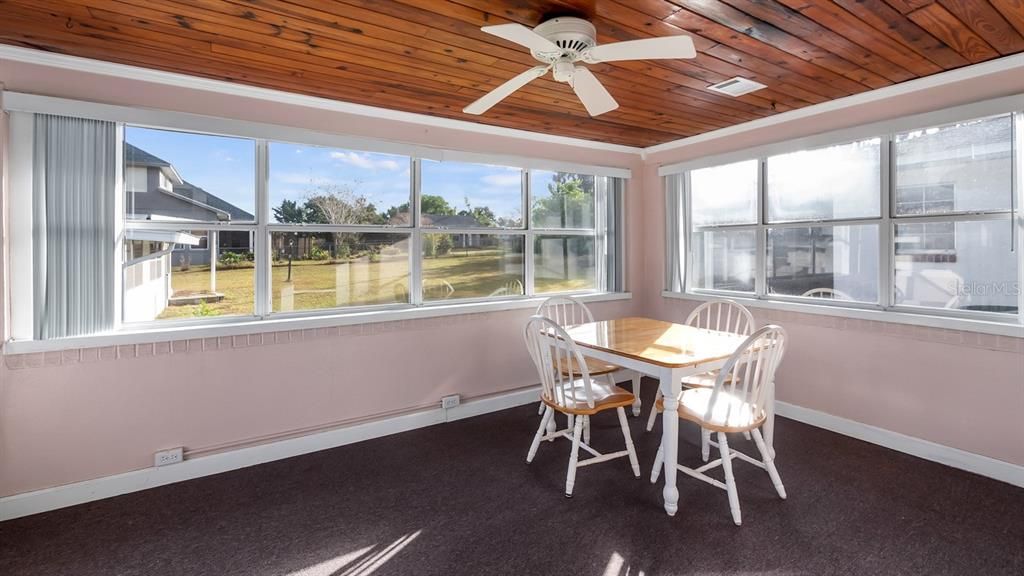 En Venta: $245,000 (3 camas, 2 baños, 1048 Pies cuadrados)