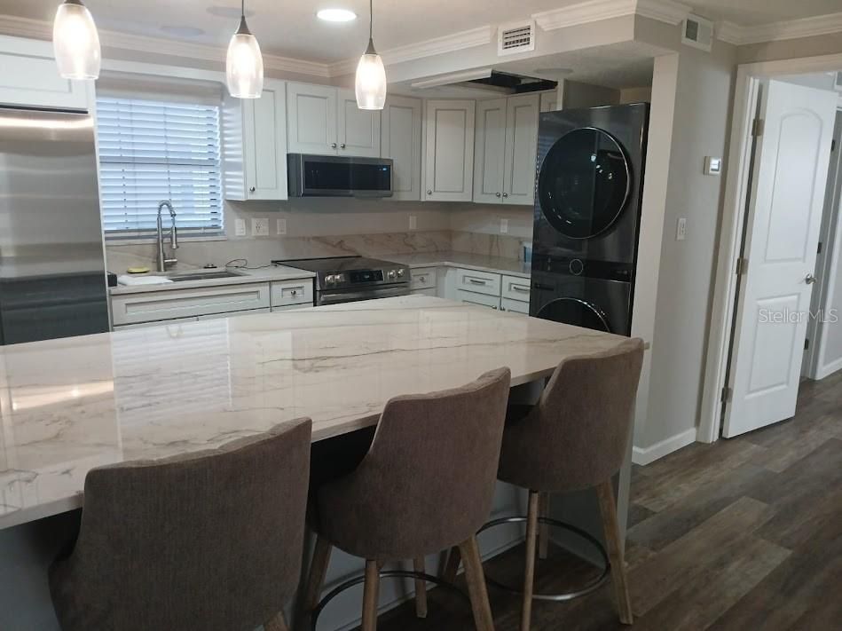 For Sale: $208,000 (1 beds, 1 baths, 745 Square Feet)