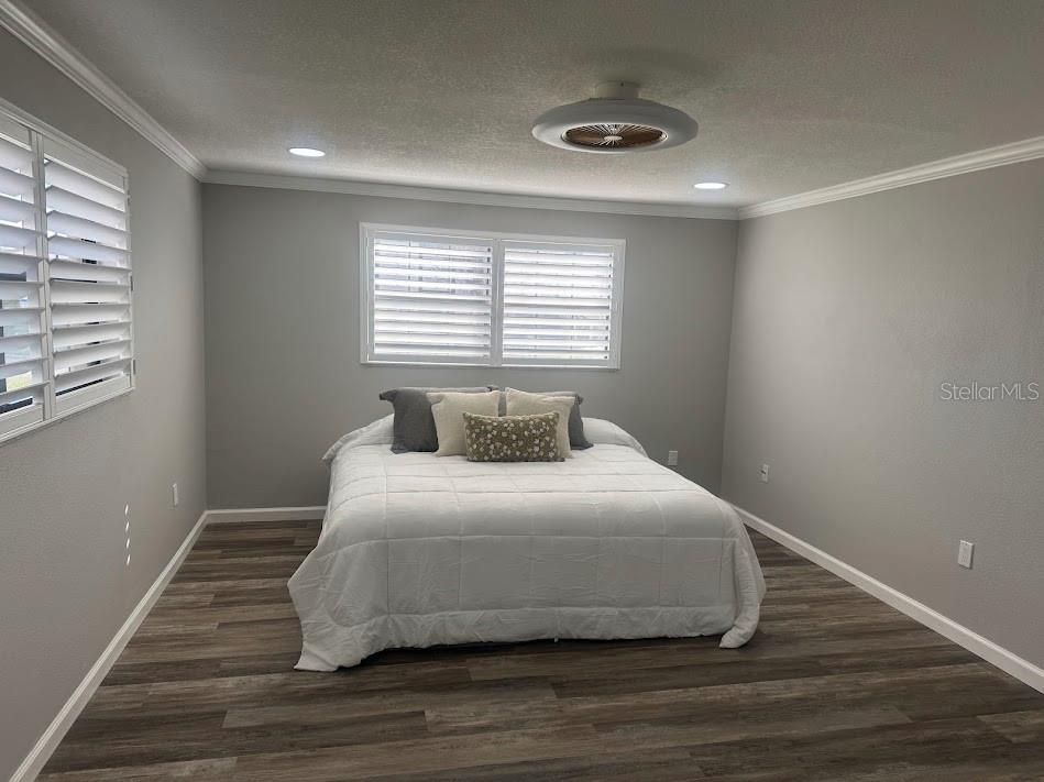 For Sale: $208,000 (1 beds, 1 baths, 745 Square Feet)